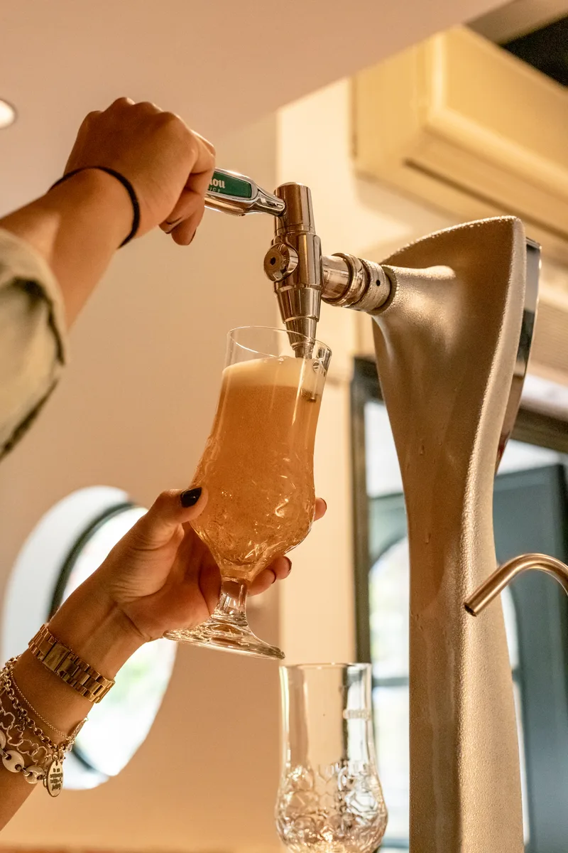 Freshly poured beer at El Corcho