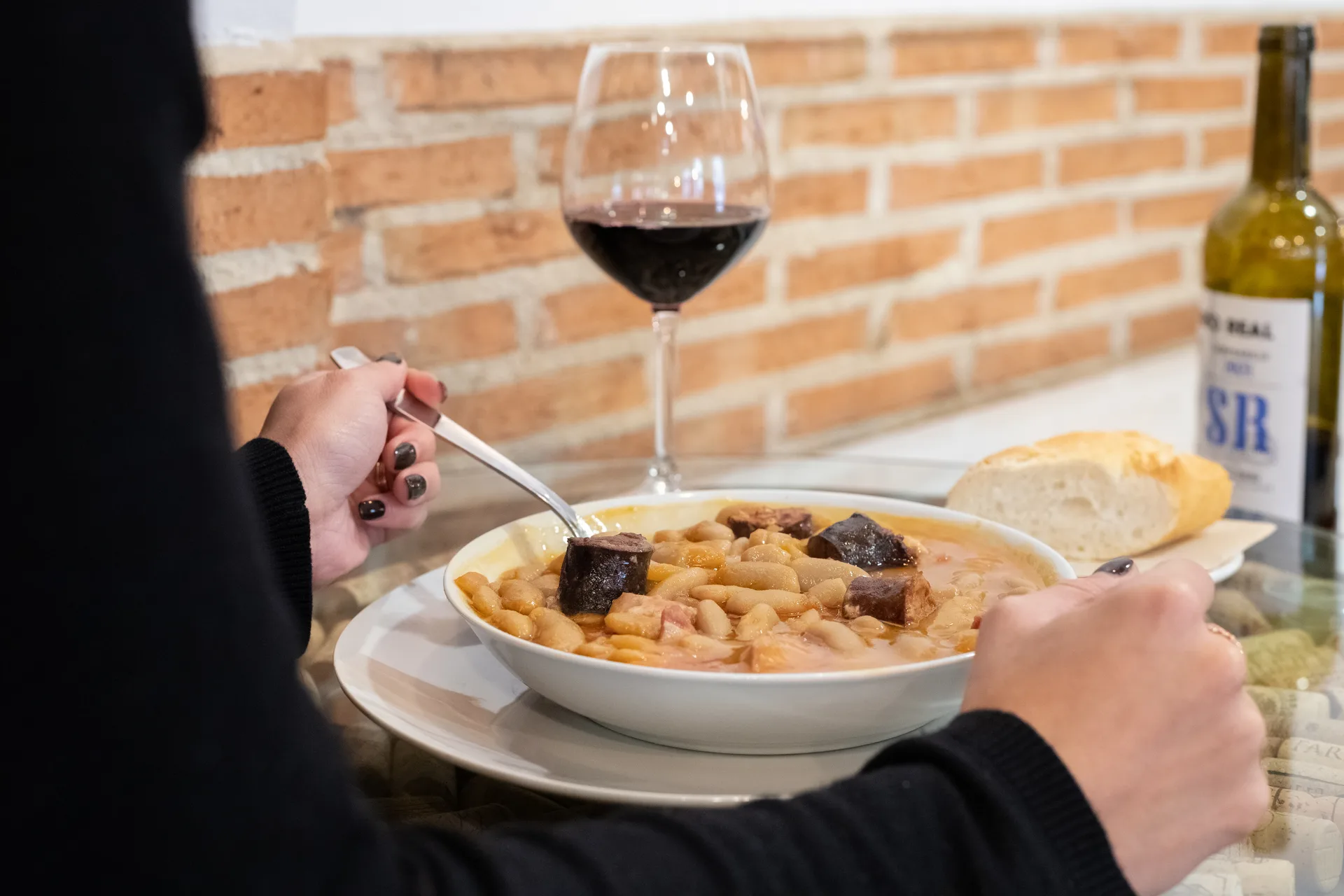 Ambiente en Taberna el Corcho, Arturo Soria Madrid